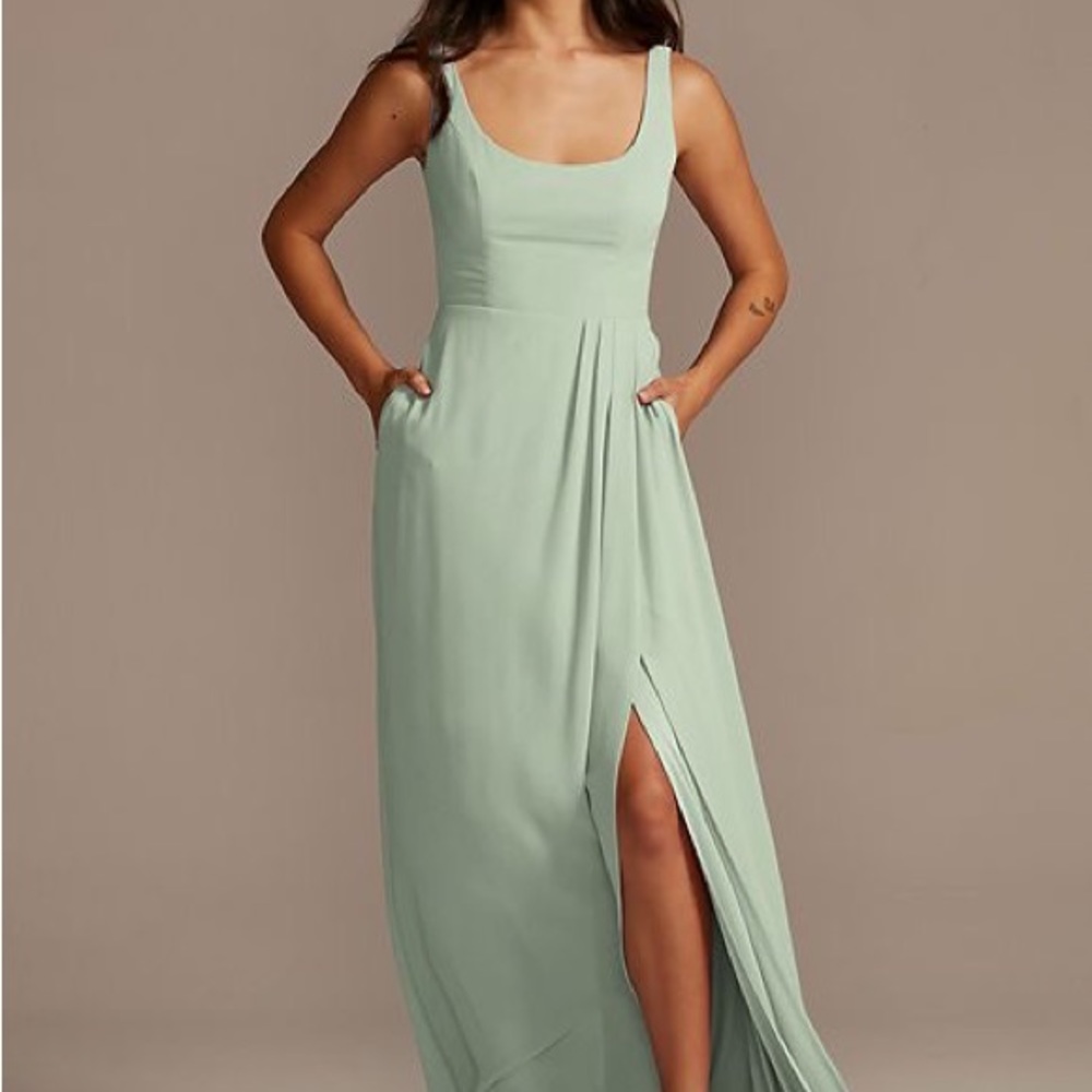 David’s Bridal chiffon tank scoop neck bridesmaid dress